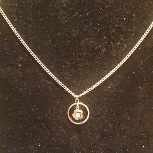 Elegant Gold Pendant Necklace